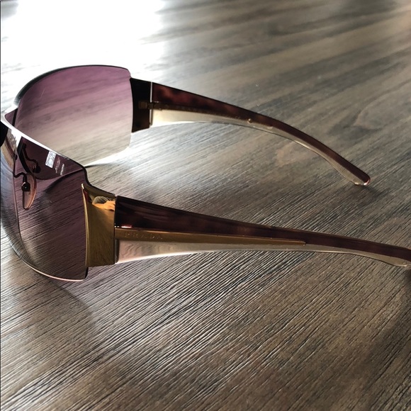Prada sunglasses - Picture 3 of 10